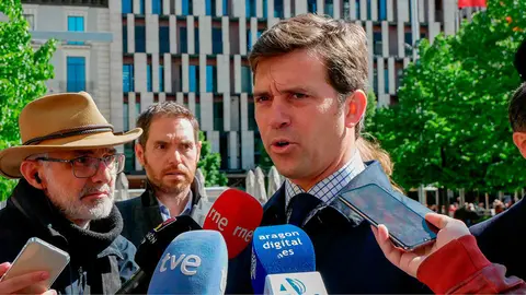 El presidente del PP Zaragoza, Ram&oacute;n Celma, en unas declaraciones ante los medios | Foto: Arag&oacute;n Press