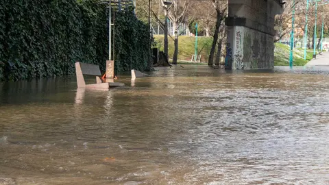 Crecida del Ebro a su paso por Zaragoza el pasado mes de febrero. Foto: A.D.