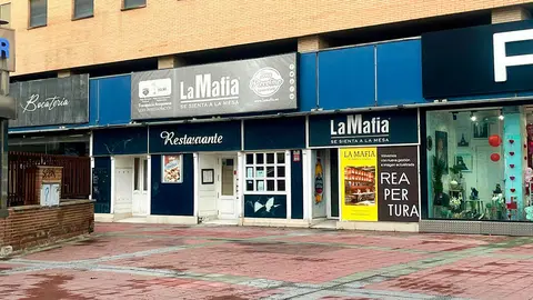 El restaurante La Mafia se sienta a la mesa reabrir&aacute; su establecimiento junto al centro comercial Grancasa. Foto: A.A. / Actualidad Media