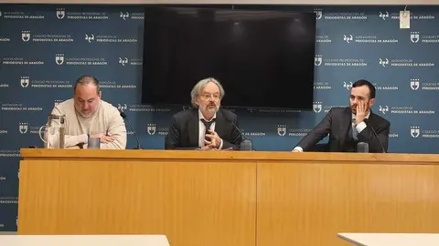 El presidente de UPTA, &Aacute;lvaro Baj&eacute;n, el economista V&iacute;ctor Baj&eacute;n y el abogado encargado del caso Miguel &Aacute;ngel Roca han explicado el caso de uno de sus clientes | Foto: Arag&oacute;n Press