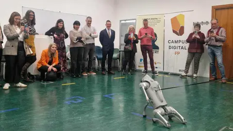 En la imagen, uno de los Dogbots del proyecto coordinado por el Campus Digital para su aplicaci&oacute;n en el sector sociosanitario. DGA