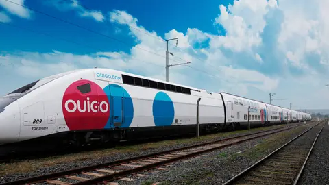 Tren de Ouigo en circulaci&oacute;n. Foto: Ouigo