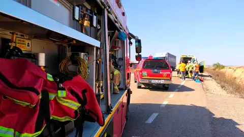 El choque entre dos motocicletas en la A-121 ha dejado una persona herida. Fuente: Bomberos DPZ