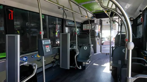 Validadora en la parte central de los nuevos buses urbanos para usuarios con discapacidad o con carritos de beb&eacute;