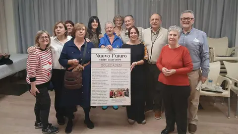 Un momento de la presentaci&oacute;n del peri&oacute;dico, en el Hogar de Mayores El Boter&oacute;n de Zaragoza. DGA