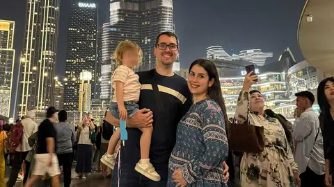 Andrea, Dani y Valentina, estos d&iacute;as en Emiratos. Foto: Andrea