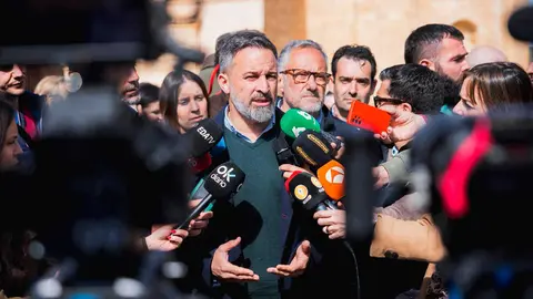 Santiago Abascal ha comparecido ante los medios en Almaz&aacute;n | Foto: Vox