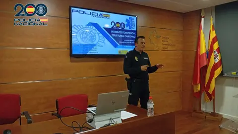La Polic&iacute;a Nacional de Teruel imparte unas jornadas sobre la prevenci&oacute;n de agresiones a farmac&eacute;uticos. Foto: Polic&iacute;a Nacional