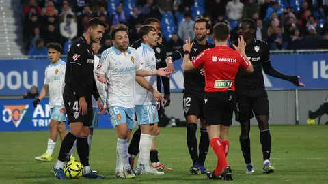 Keidi Bare, en el Real Zaragoza - Almer&iacute;a donde vio la quinta amarilla. Foto: Pilar &Aacute;lvarez