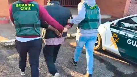 El Equipo ROCA de la Guardia Civil de Huesca ha detenido a dos hombre en el Cinca Medio por robar hasta 200 kilos de cableado telef&oacute;nico.