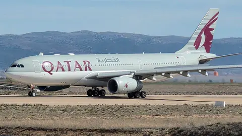 Avi&oacute;n de Qatar Arwais en el Aeropuerto de Teruel. Foto: DGA