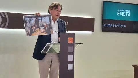 Tom&aacute;s Guitarte en rueda de prensa este jueves. Foto: Teruel Existe
