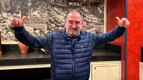 Jos&eacute; Antonio Durnes, vendedor ONCE que ha repartido 21 millones entre los vecinos de Zuera. Foto: ONCE