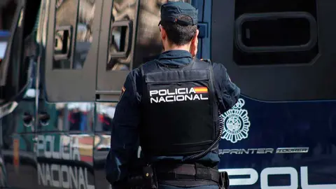 Un polic&iacute;a fuera de servicio sorprendi&oacute; a un ladr&oacute;n forzando coches en un garaje de Huesca. Foto de Archivo: Pilar &Aacute;lvarez