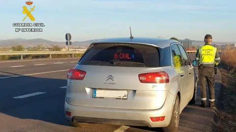 Fue durante un control de la Guardia Civil en la A-127 cuando descubrieron al conductor con anfetaminas y marihuana.