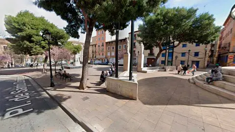 Los hechos sucedieron la pasada madrugada del domingo en la plaza Santo Domingo de Zaragoza.