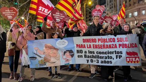STEA en la manifestaci&oacute;n por la Educaci&oacute;n p&uacute;blica del 26-11-2025 (1)