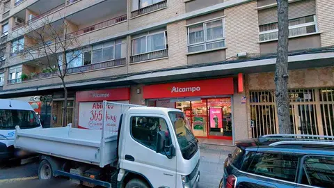 El robo tuvo lugar en 2024 en un supermercado Alcampo del barrio Delicias de Zaragoza. Foto: Google Maps