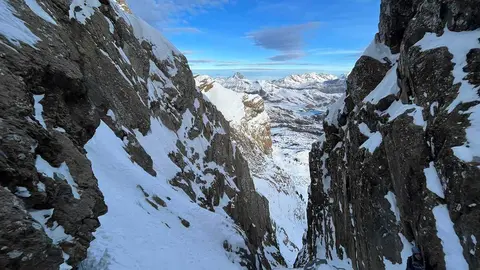 Cinco militares que hac&iacute;an alpinismo han resultado heridos esta ma&ntilde;ana en la Gran Diagonal, un largu&iacute;simo corredor de unos 700 m de desnivel que recorre en diagonal la vertiente norte de Pe&ntilde;a Telera. Foto: Wikiloc (oskarmorales)