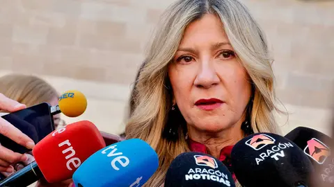 La vicepresidenta portavoz, Mar Vaquero, este viernes ante los medios en Huesca. Foto: DGA/ Fabi&aacute;n Sim&oacute;n