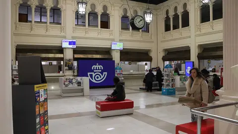 La Oficina de Correos de Independencia ser&aacute; uno de los puntos en Zaragoza donde se podr&aacute; solicitar la regularizaci&oacute;n | Foto: Pilar &Aacute;lvarez