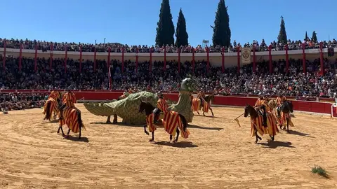 Vencimiento del Drag&oacute;n de Alca&ntilde;iz. Foto: Facebook Ayuntamiento de Alca&ntilde;iz