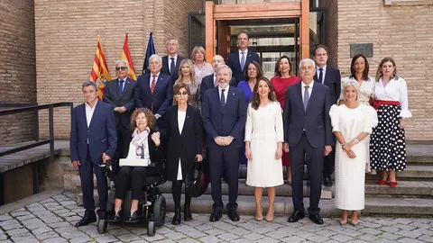 Foto de familia tras el acto institucional por el d&iacute;a de San Jorge en las Cortes. Foto: Cortes de Arag&oacute;n