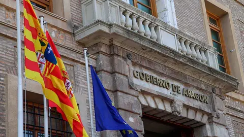 Entrada al Edificio Pignatelli, sede del Gobierno de Arag&oacute;n. Foto: Pilar &Aacute;lvarez