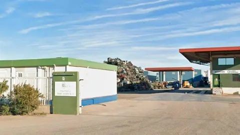 El incendio se origin&oacute; en una campa del Parque Tecnol&oacute;gico del Reciclado (PTR) L&oacute;pez Soriano, en La Cartuja Baja. Foto: Google Maps