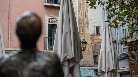 Los arrestados fueron detenidos como presuntos autores de un delito contra la salud p&uacute;blica por tr&aacute;fico de drogas en el Casco Hist&oacute;rico de Zaragoza. Foto: Carlos Burillo / Arag&oacute;n Press