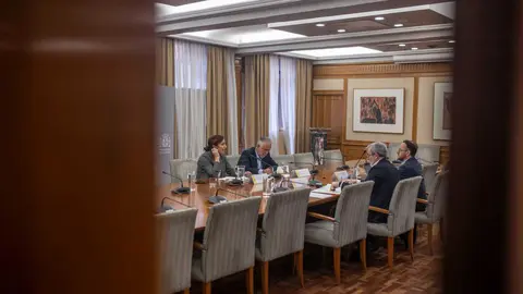 reunion-sanidad-canarias-hantavirus

M&oacute;nica Garc&iacute;a y &Aacute;ngel V&iacute;ctor Torres durante su reuni&oacute;n con Fernando Clavijo | Foto del Ministerio de Sanidad