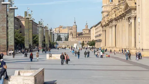gente-plaza-del-pilar
