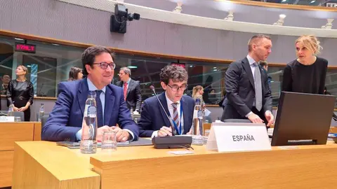 &Oacute;scar L&oacute;pez en una reuni&oacute;n de ministros de Telecomunicaciones de la UE. Foto: Ministerio de Transformaci&oacute;n Digital