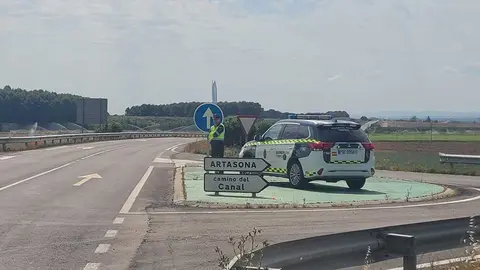 La Guardia Civil investiga a un vecino de Los Monegros (Huesca) por dos presuntos delitos contra la seguridad vial.