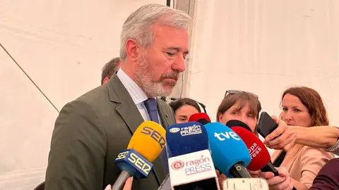 Jorge Azc&oacute;n este lunes en la atenci&oacute;n a medios. Foto: E.P./ Arag&oacute;n Press