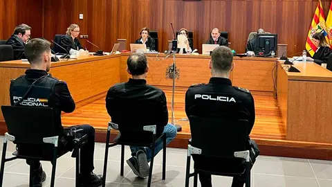 El acusado, apodado "Paco el portugu&eacute;s", esta ma&ntilde;ana en la Audiencia Provincial de Zaragoza.