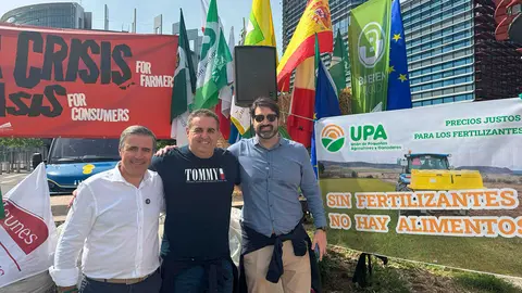 Diversas organizaciones agrarias europeas han protestado frente al Parlamento Europeo por los elevados costes de producci&oacute;n, sobre todo los fertilizantes | Foto: UPA Arag&oacute;n