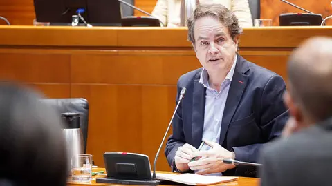 El consejero de Hacienda, Berm&uacute;dez de Castro, ha compartido los objetivos de su Departamento para esta legislatura | Foto: Cortes de Arag&oacute;n