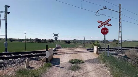 Siete pasos a a nivel, entre ellos el de Altorric&oacute;n y Monz&oacute;n, ser&aacute;n renovados | Foto: Adif