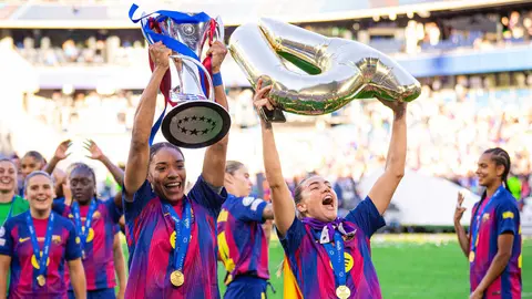 Salma Paralluelo champions