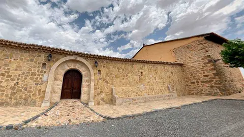 Dos j&oacute;venes, uno de ellos menor de edad, fueron detenidos por la Guardia Civil por robar en dos ermitas de Cella (Teruel).