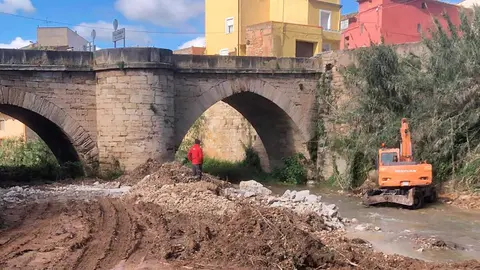 Obras de consolidaci&oacute;n del cauce del R&iacute;o Huerva a su paso por el casco urbano del municipio | Foto: DGA