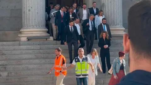 Los diputados abandonan el Congreso durante el simulacro de incendio de este mi&eacute;rcoles. Foto: Servimedia