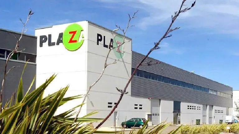 Los responsables se llevaron 18.000 euros en productos deportivos y 2.300 euros en efectivo la madrugada del pasado domingo