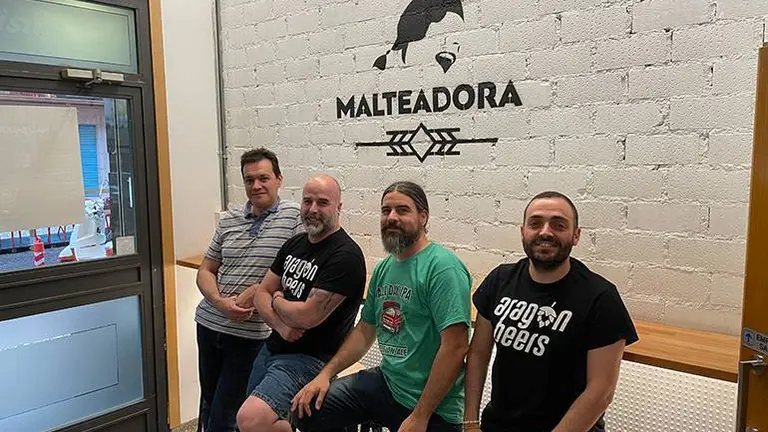 Los miembros de Arag&oacute;n Beers ya preparan su fiesta en La Malteadora.