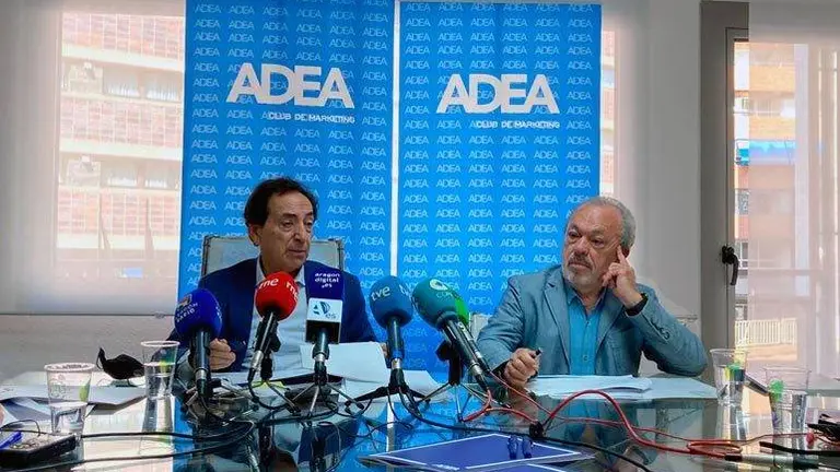 El presidente de ADEA, Salvador Arenere, y el secretario general, Jos&eacute; Guill&eacute;n, han presentado los resultados de la encuesta 