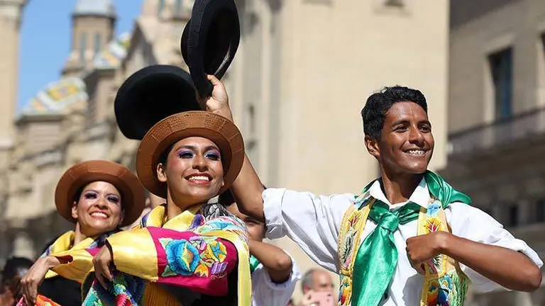 Los diferentes pa&iacute;ses participantes han salido a las calles de Zaragoza. Foto: Laura Trives 