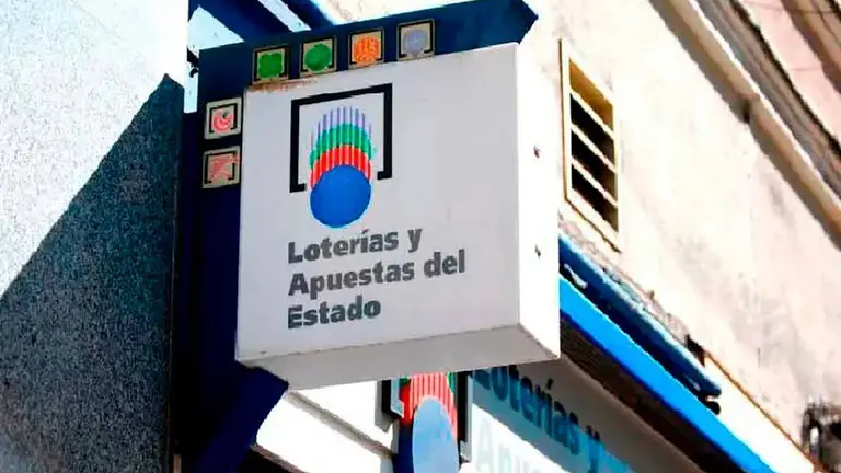 Cartel de Loter&iacute;a Primitiva colgado en la pared
