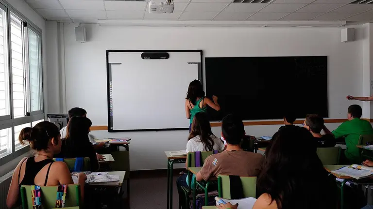 Una clase de instituto con alumnos