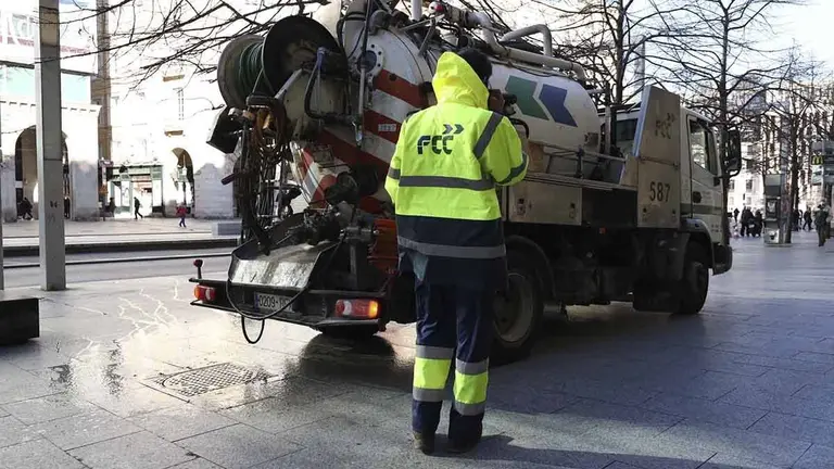 trabajador en una calle